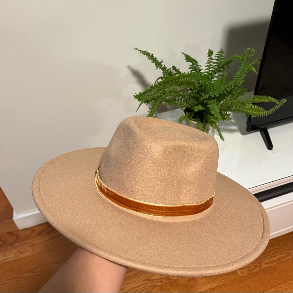 Beige fedora hat